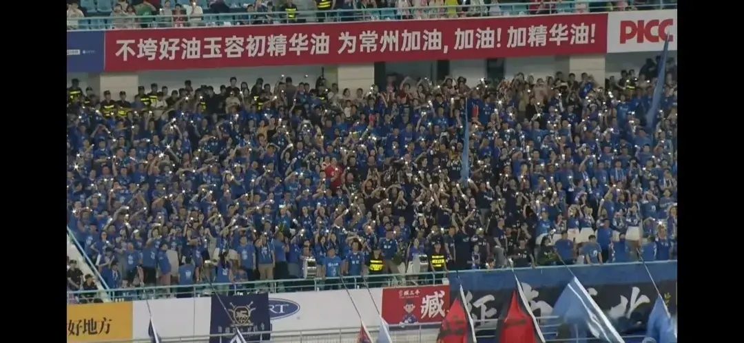 人洋溢着笑, 的节奏扭动 人洋溢着笑, 的节奏扭动