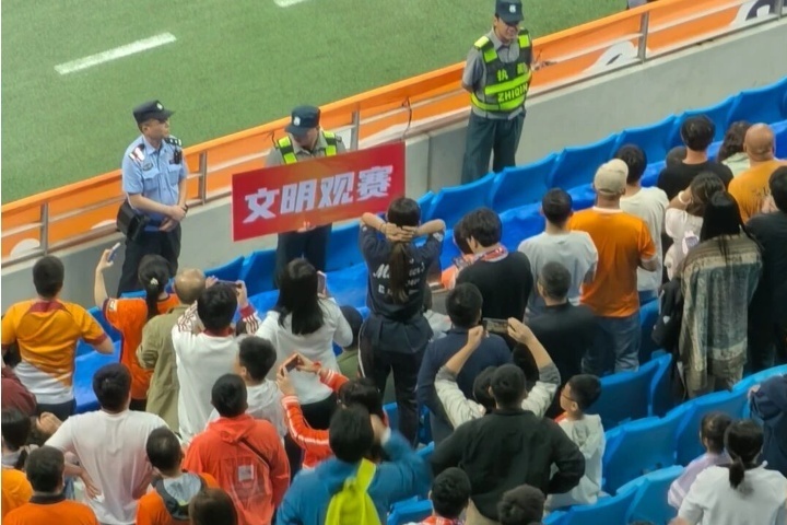 在欢声笑语 在欢声笑语